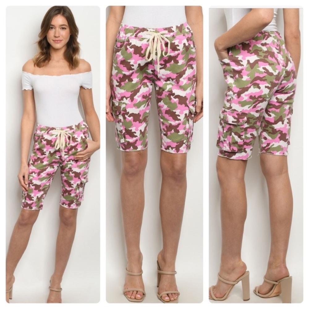 Last pair large❤️2 for $40❤️pink camo cargo shorts - Picture 2 of 9